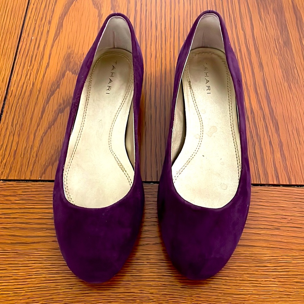 Elie Tahari Mauve suede flats with gold heel- size 7